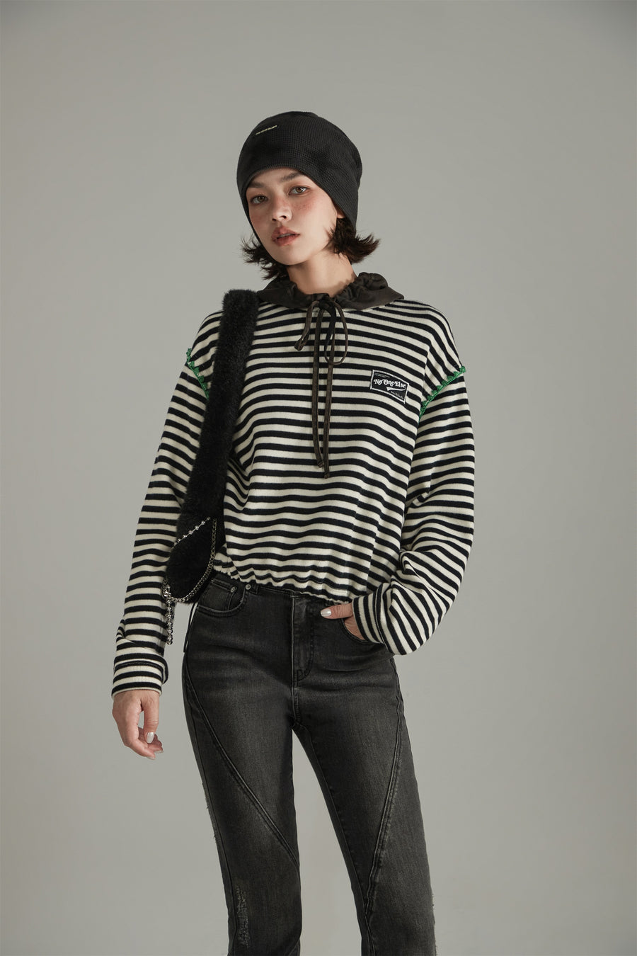 CHUU Stitch Stripe Simple Sweatshirt