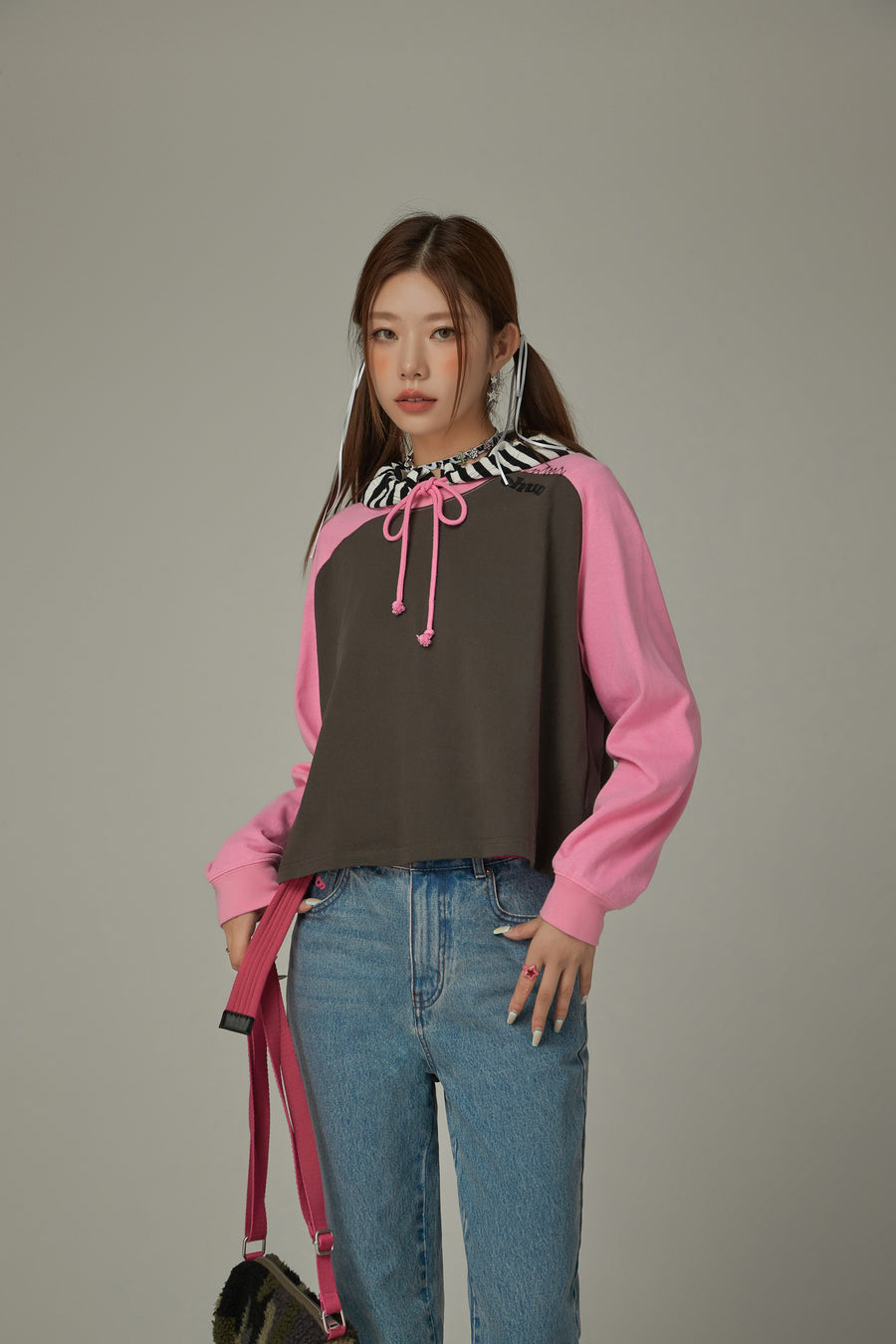 CHUU Two Toned Loose Fit Long Sleeve T-Shirt