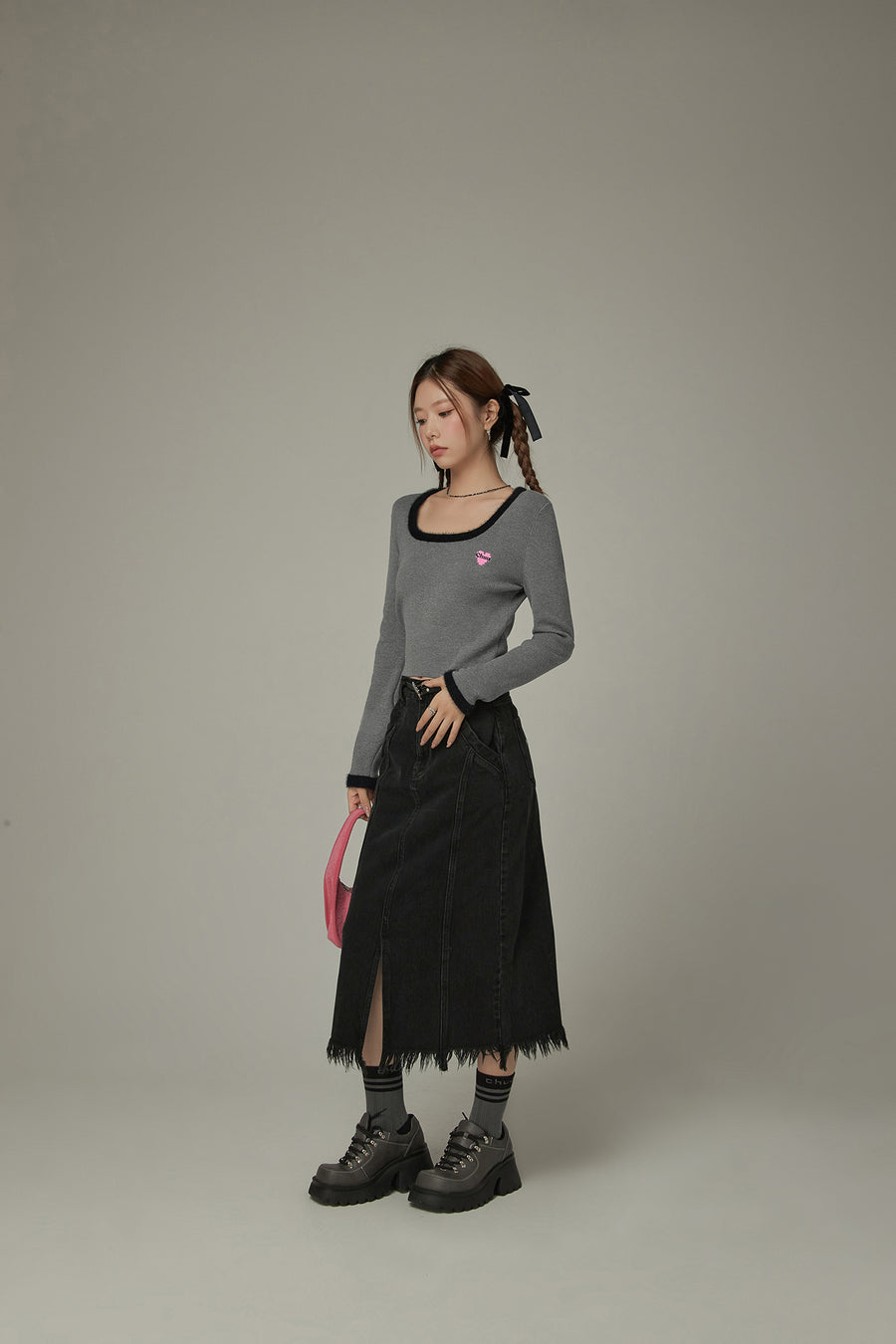 CHUU Slit Fringed Hem Long Skirt