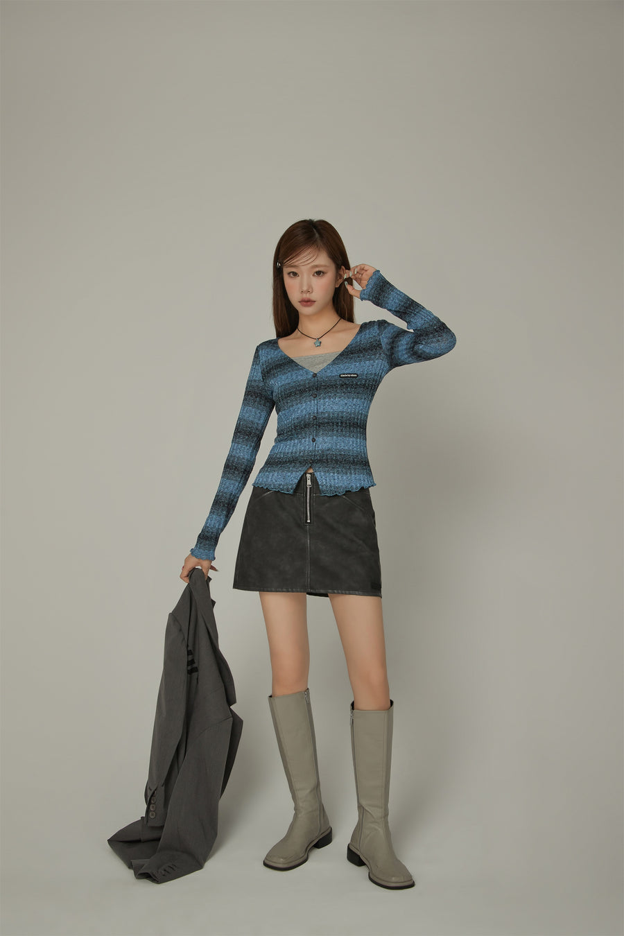 CHUU Color Matching Stripe V-Neck Slim Top