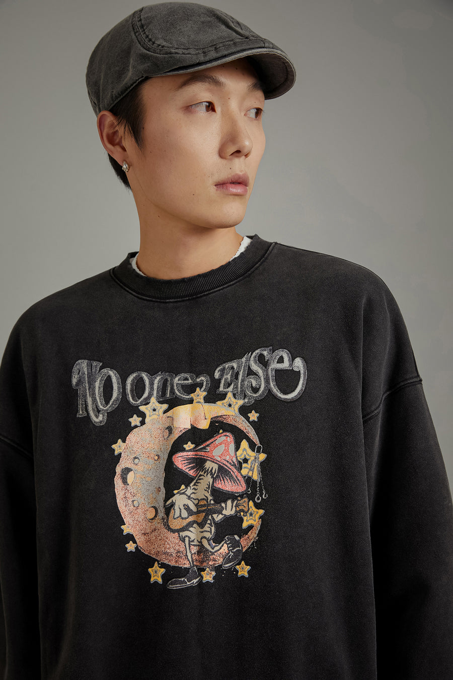 CHUU Printed Mushroom Moon Oversized Sweatshirt