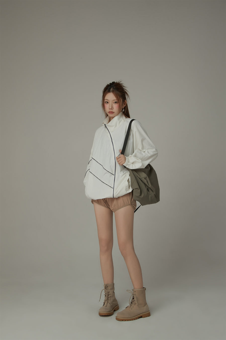 CHUU Multi Color Logo Embroidered Banded Shorts