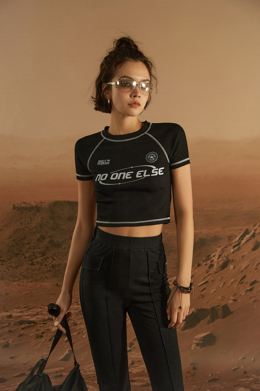 CHUU Noe Lettering Vintage Stitched Crop Short Sleeve T-Shirt