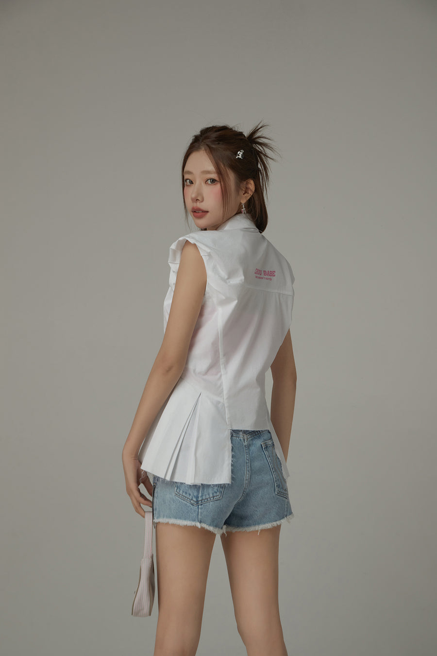 CHUU Unbalanced Puffy Sleeveflowy Hem Shirt