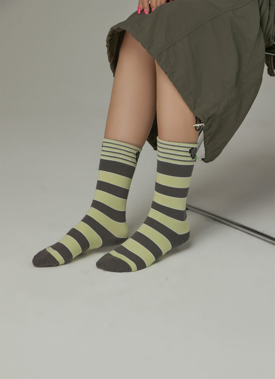 CHUU Heart Stripe High Socks