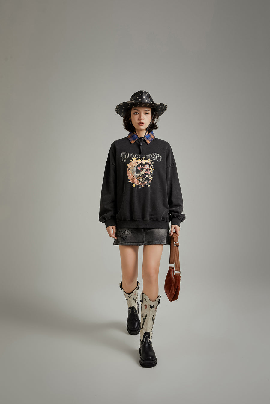 CHUU Printed Mushroom Moon Oversized Sweatshirt