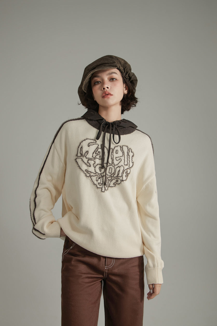 CHUU Heart Lettering Knit Sweatshirt