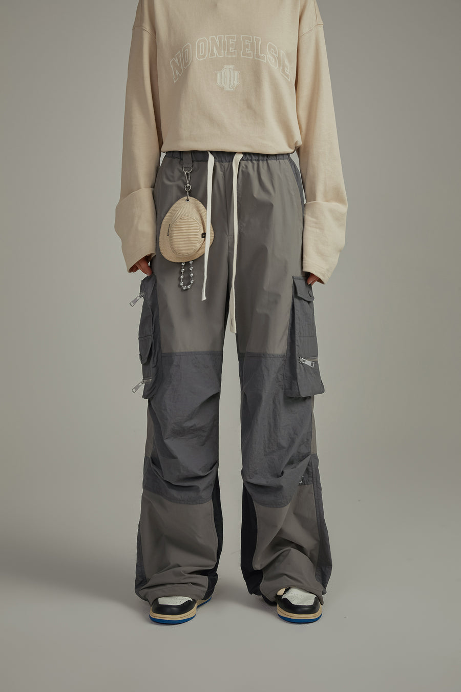 CHUU Color Matching Cargo Pants