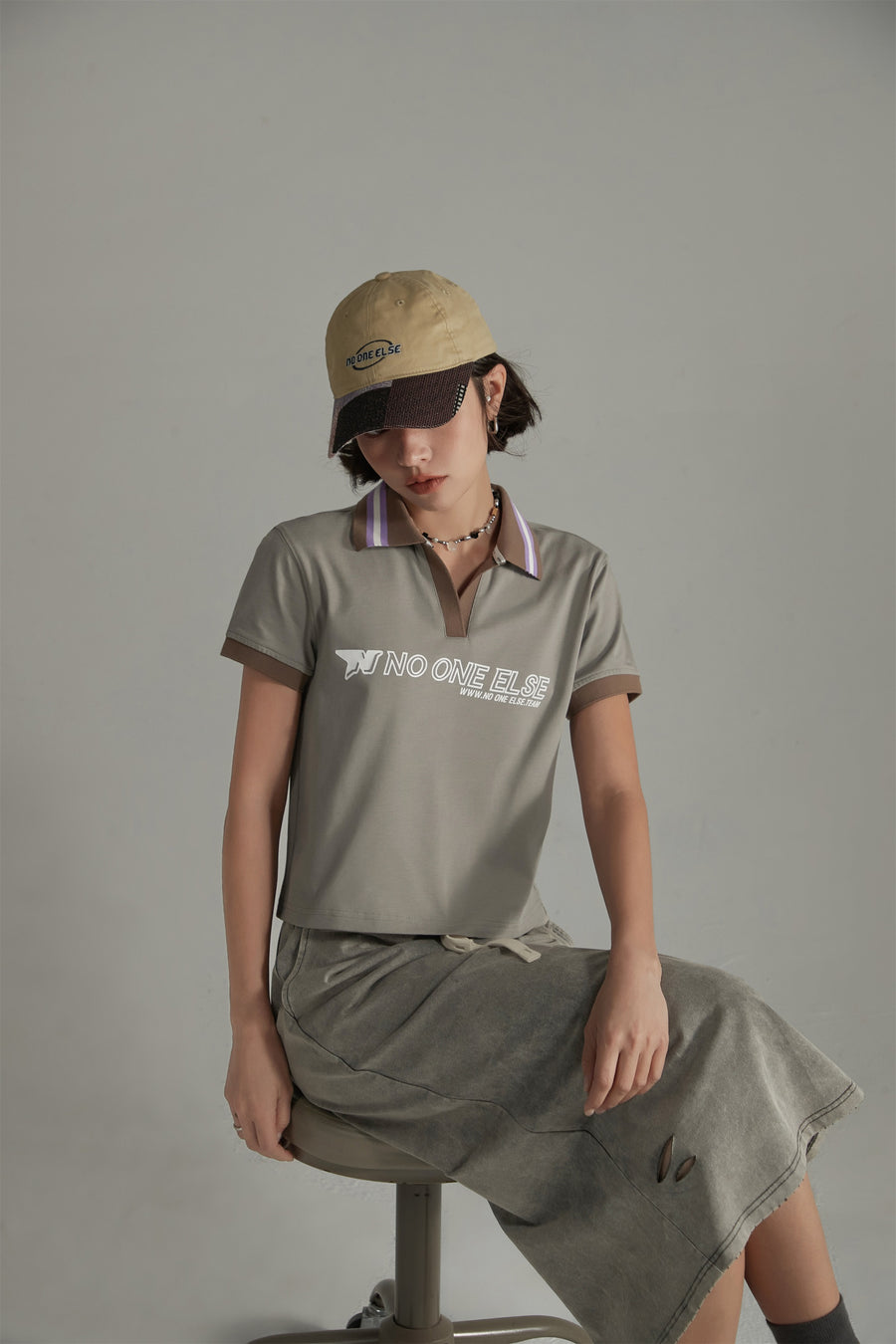 CHUU Open Collar Color Logo Sporty T-Shirt