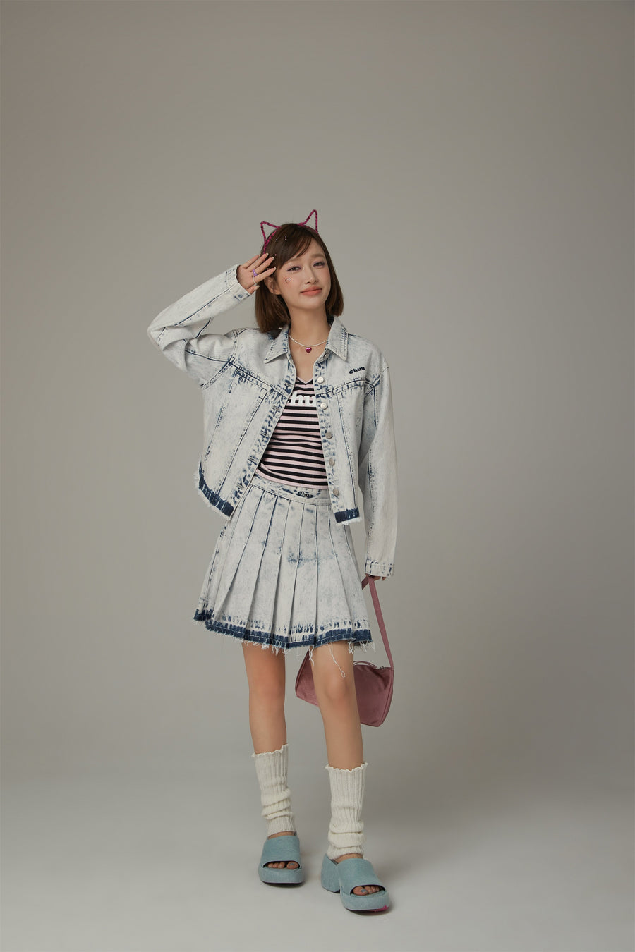 CHUU Raw Hem Denim Pleated Skirt