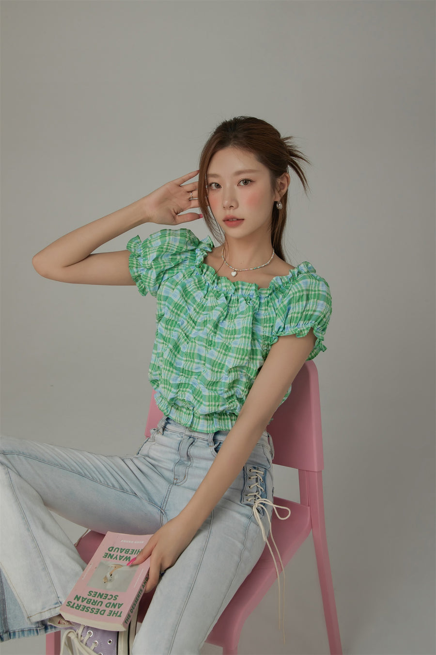 CHUU Shirred Puffy Sleeve Cropped Blouse