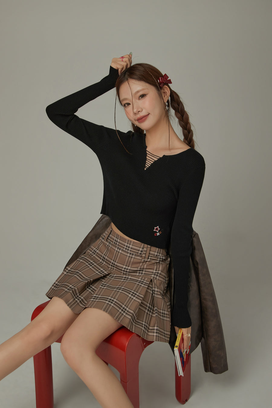 CHUU Embroidered Crop Knit Top