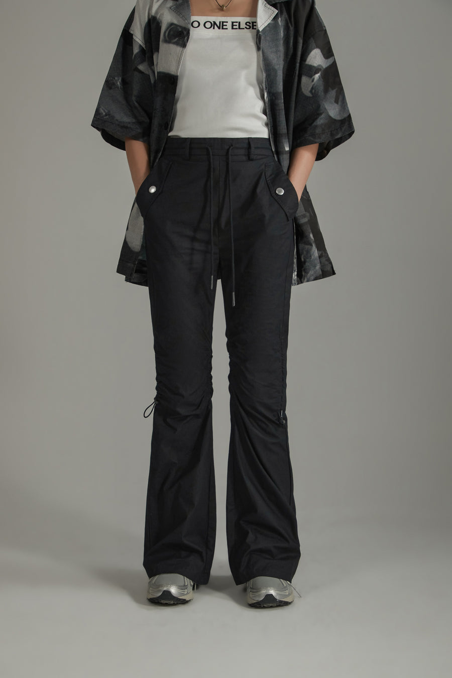 CHUU String Shirring Bootcut Cargo Style Pants