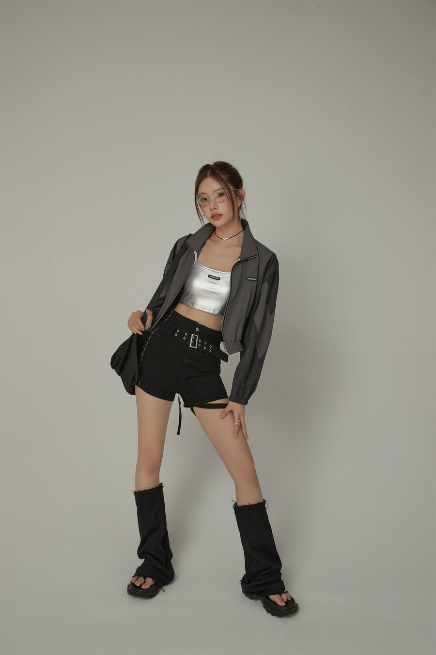 CHUU Hot Girl Sleeveless Slim Shiny Crop Top