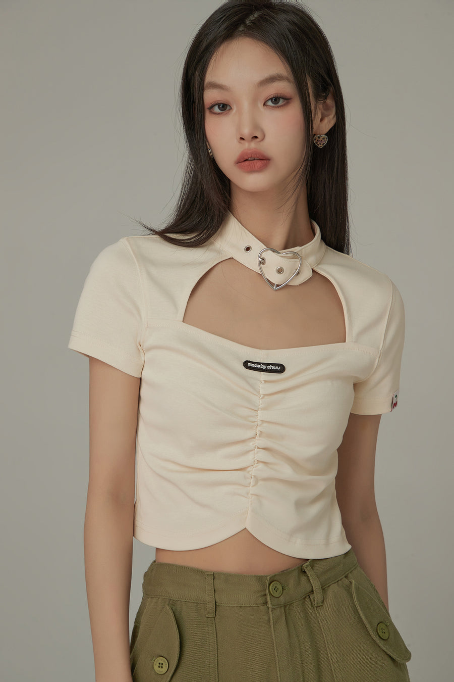 CHUU Belted Choker Front Cut Out Shirred T-Shirt