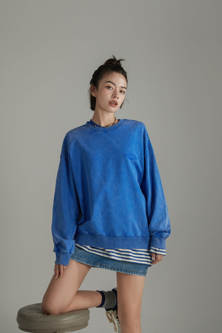 CHUU Basic Embroidery Overfit Sweatshirt