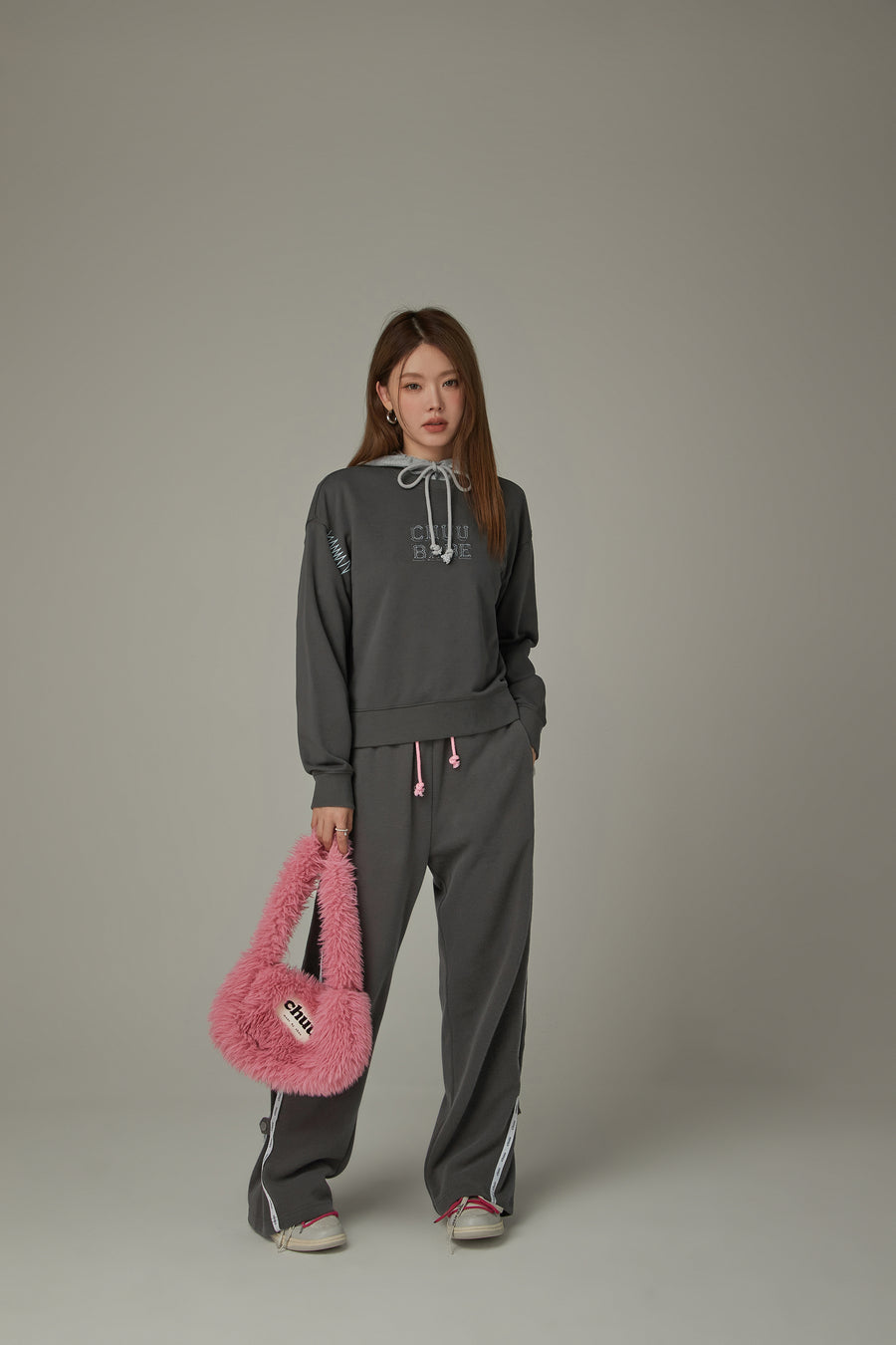 CHUU Fuzzy Logo Shoulder Bag