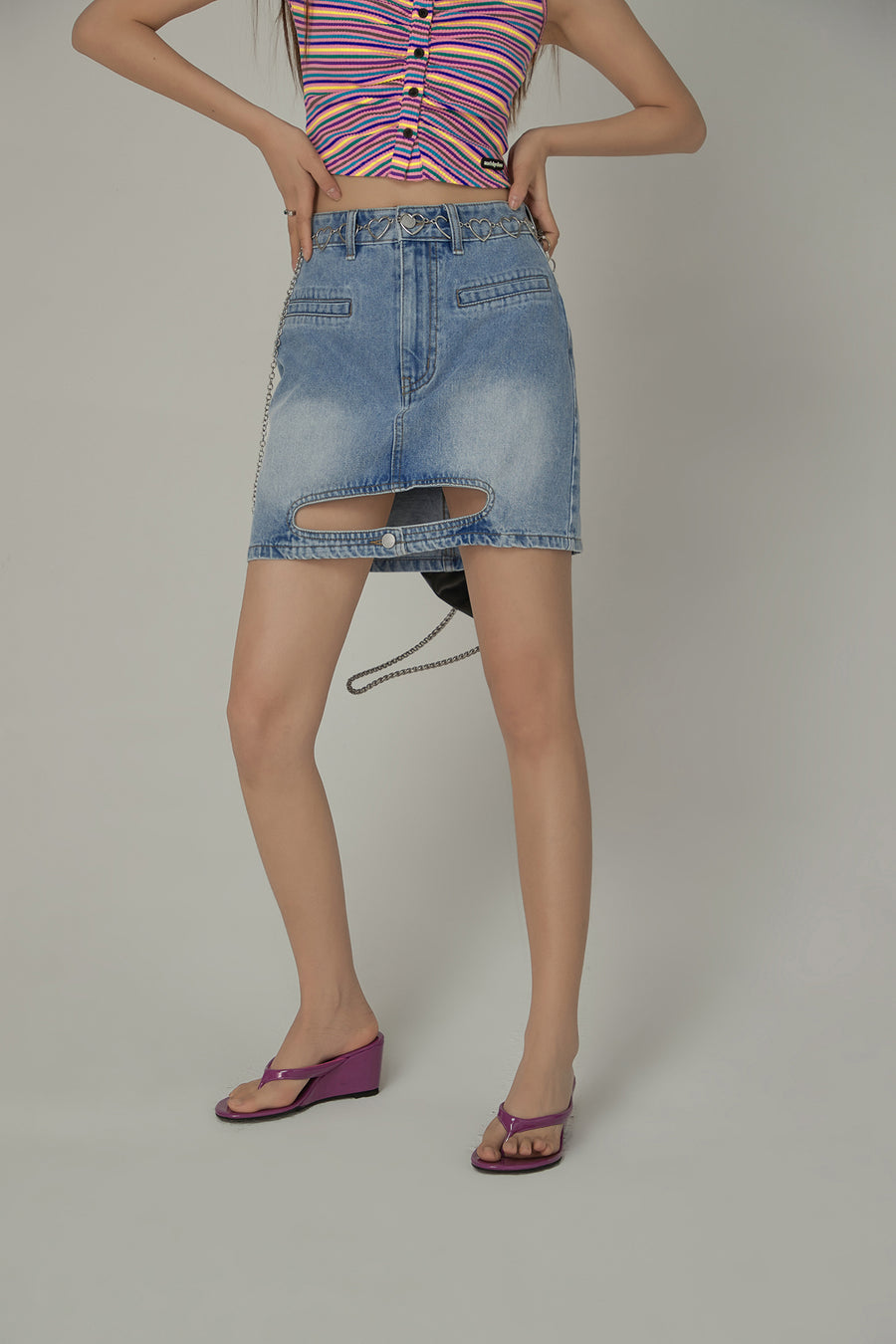 CHUU Front Cutout Denim Mini Skirt