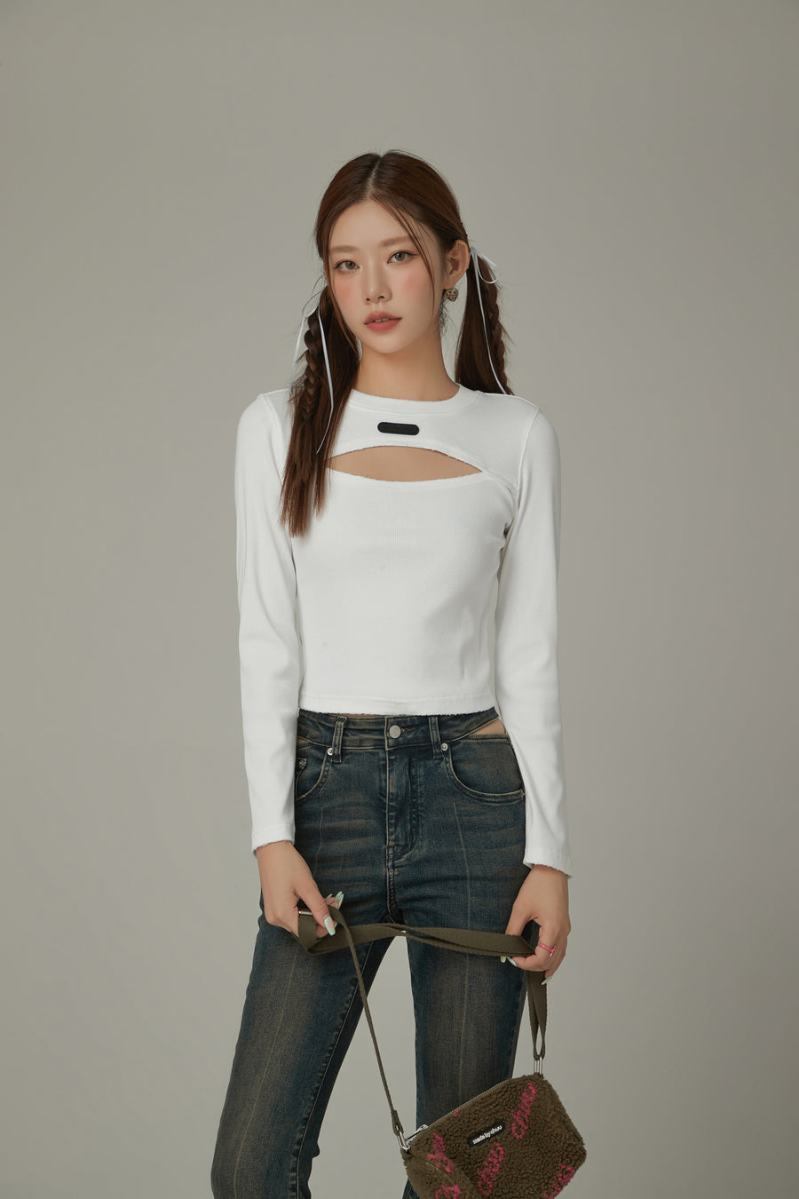 CHUU Center Cutout Long Sleeve Slim T-Shirt