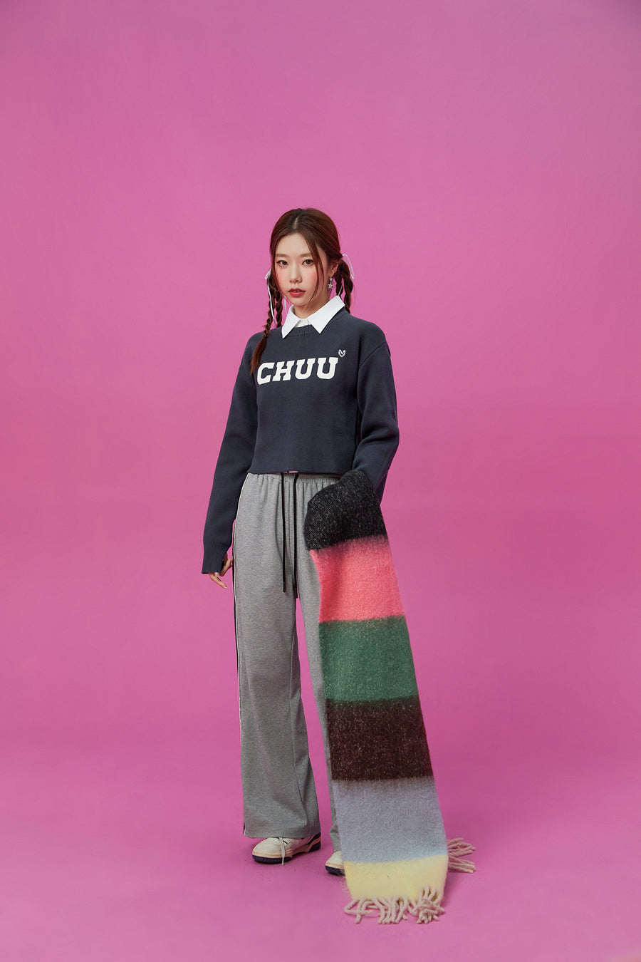 CHUU Simple Logo Crop Knit Top