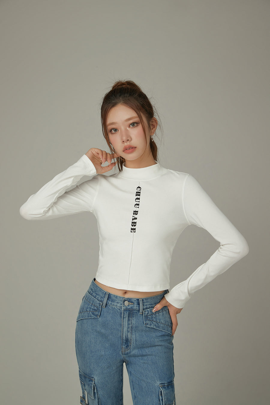 CHUU Basic Vertical Logo Lettering T-Shirt