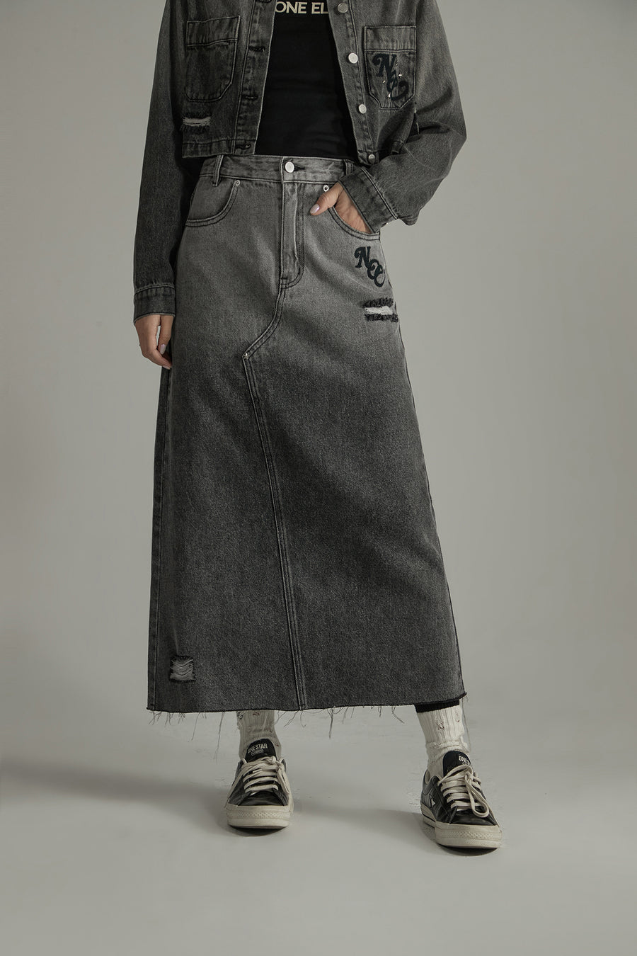 CHUU High Waist Embroidered Long Ripped Denim Skirt