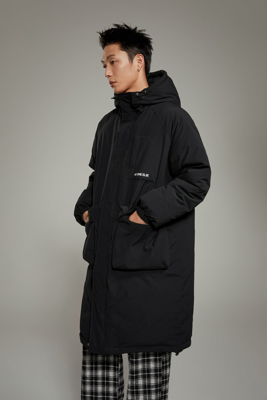 CHUU Hooded Logo Pocket Long Padded Coat