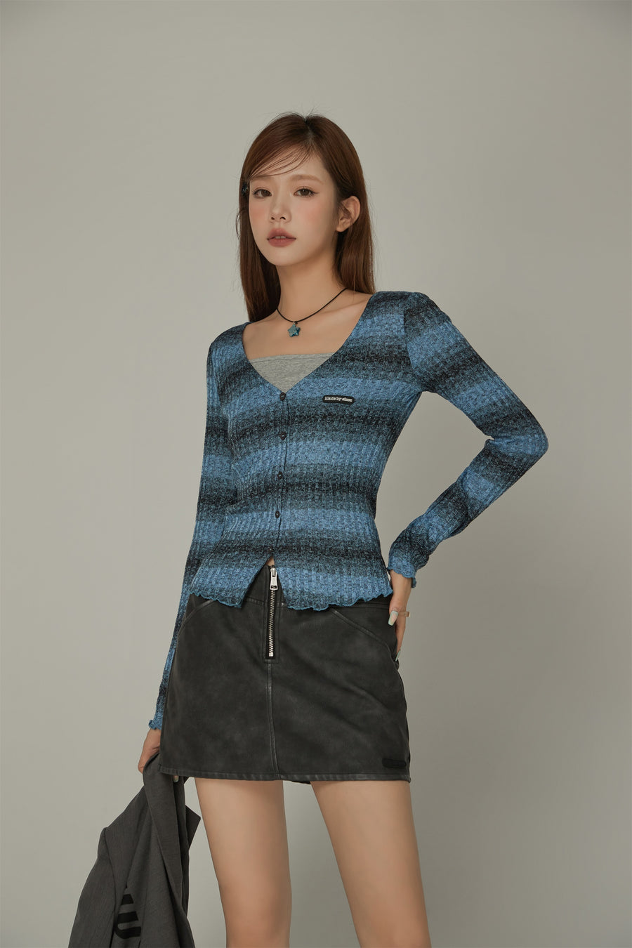 CHUU Color Matching Stripe V-Neck Slim Top