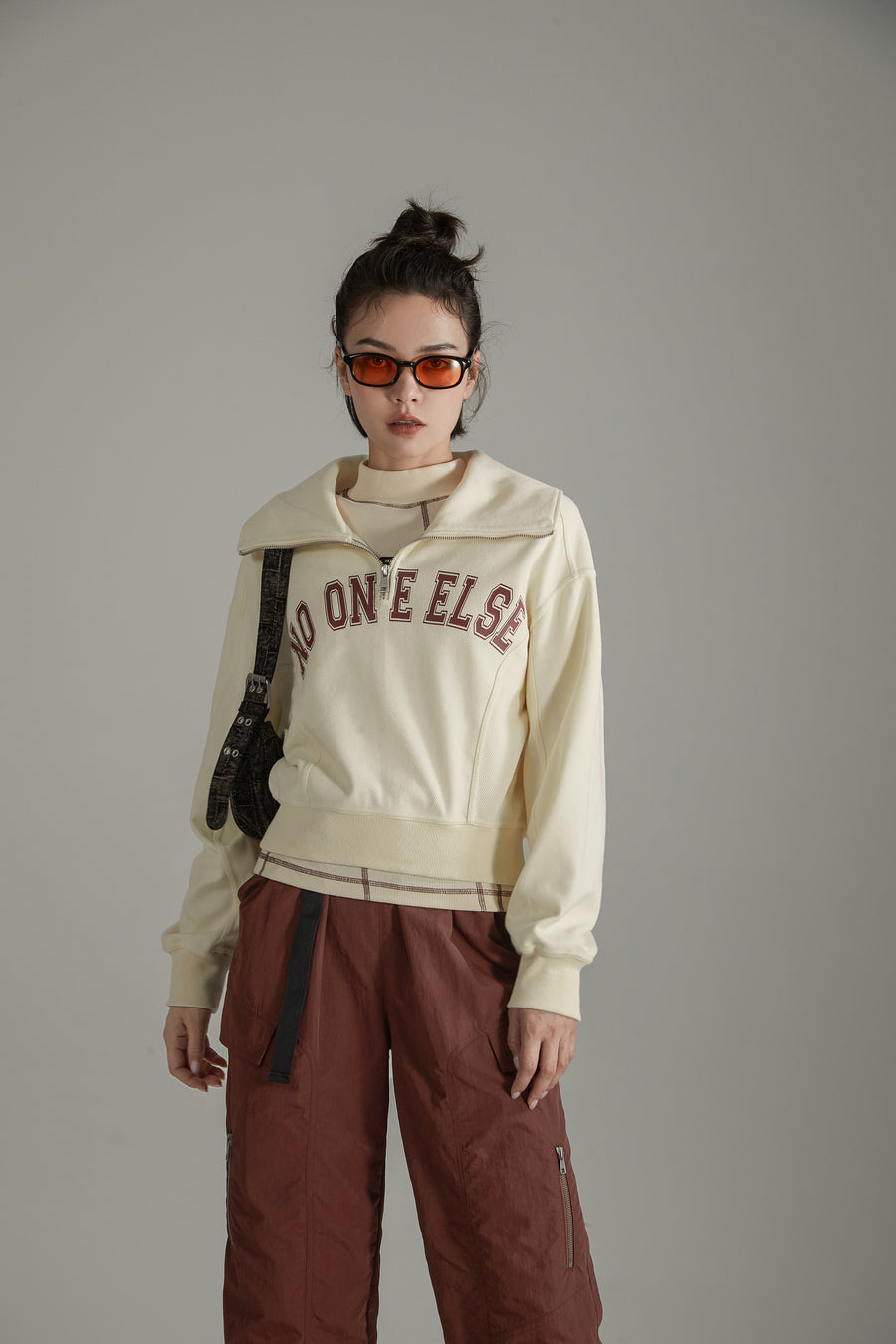 CHUU Logo Half Zip-Up High Neck Sweatshirt