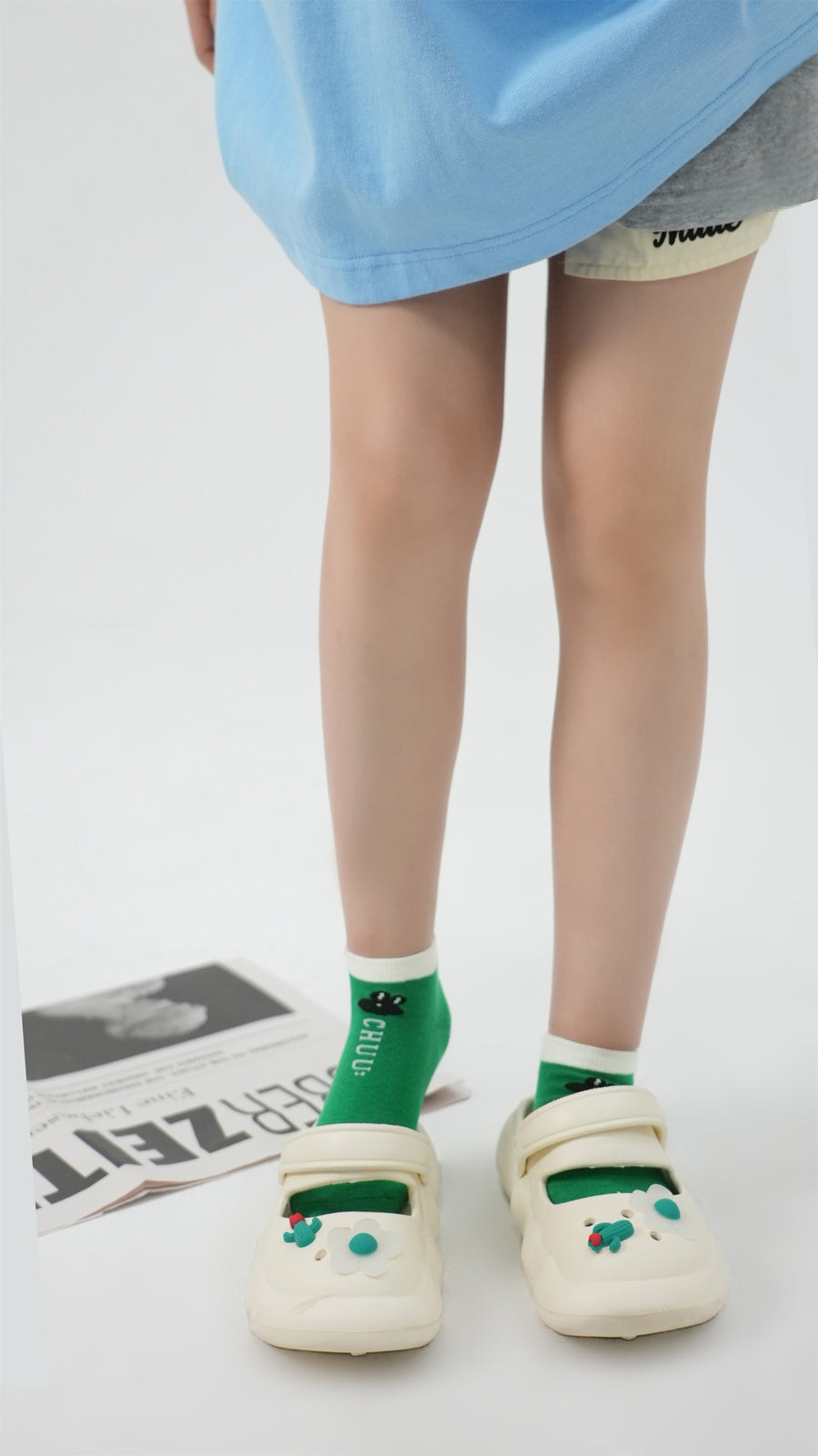 CHUU Chuu Lettering Colored Ankle Socks