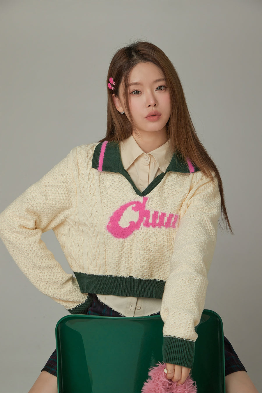 CHUU Logo Open Collar Crop Knit Sweater