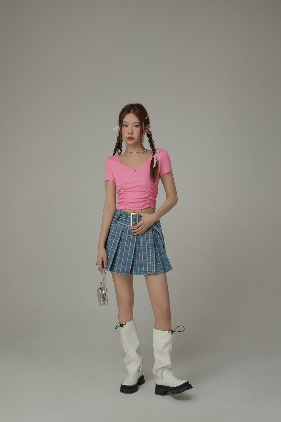 CHUU Color V-Neck Heart Keyhole Shirring Crop T-Shirt