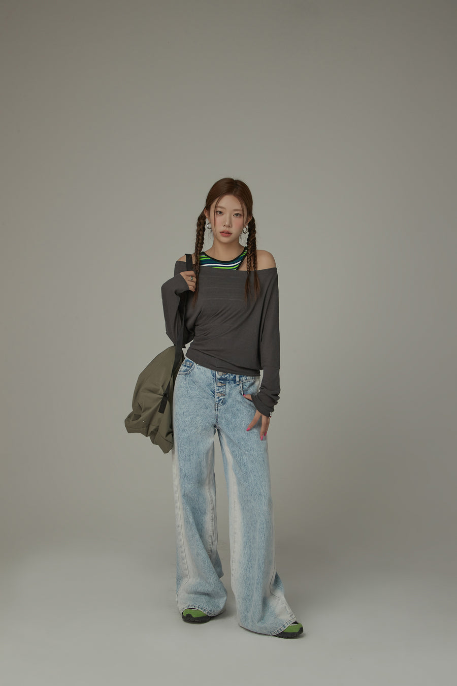 CHUU Off The Shoulder Loosefit Long Sleeve Basic T-Shirt