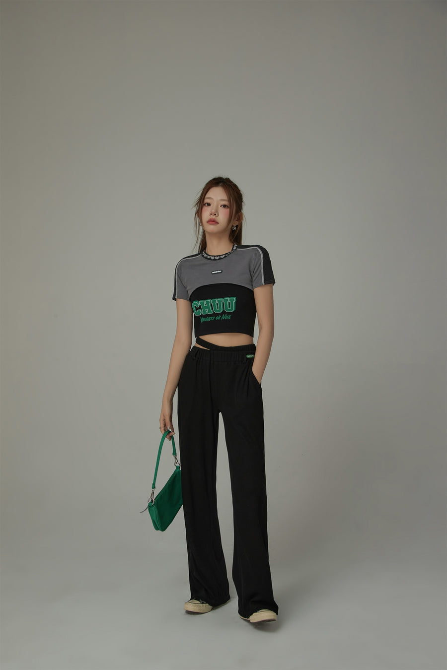 CHUU Contrast Ultra Cropped Heart Neckline T-Shirt