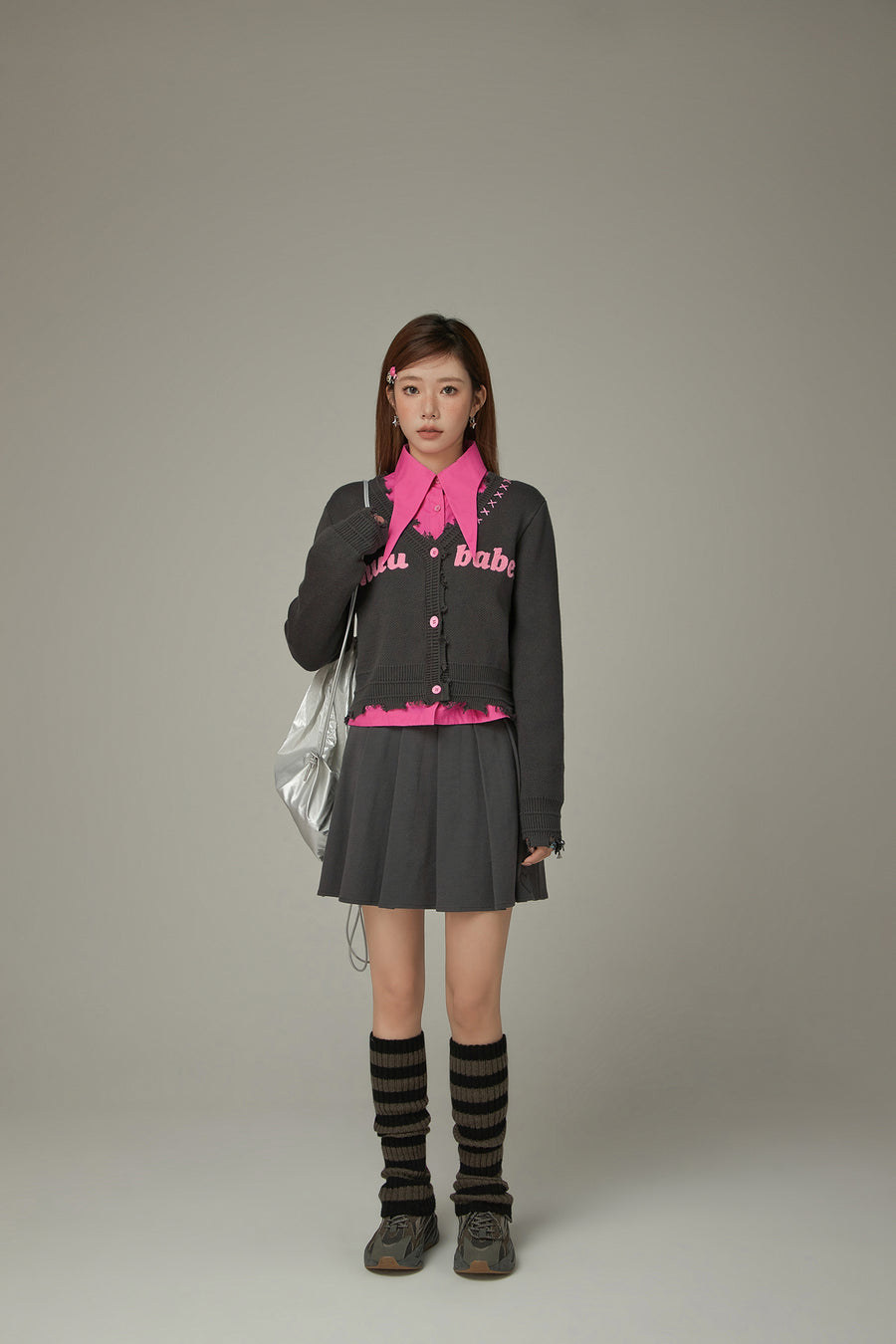 CHUU Logo Distressed Colored Knit Cardigan