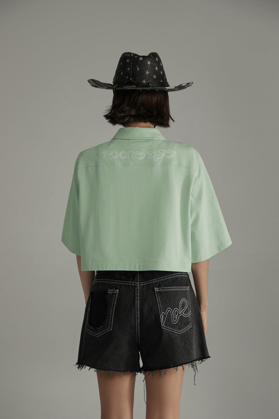 CHUU Low Pocket Cropped Shirt