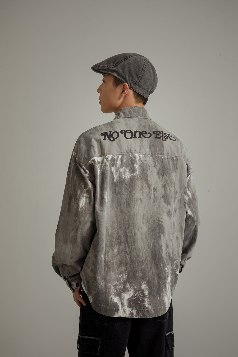 CHUU Grayscale Printed Loose Fit Shirt