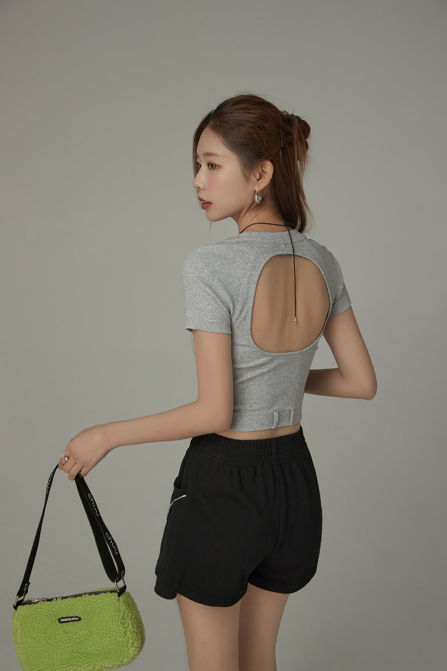 CHUU Back Cut Out Slim Crop Daily T-Shirt