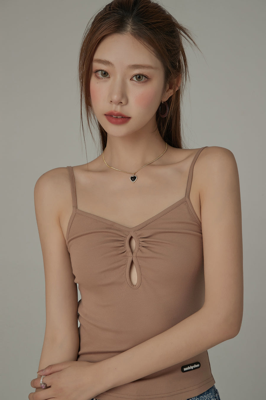 CHUU Color Shirred Keyhole Sleeveless Top