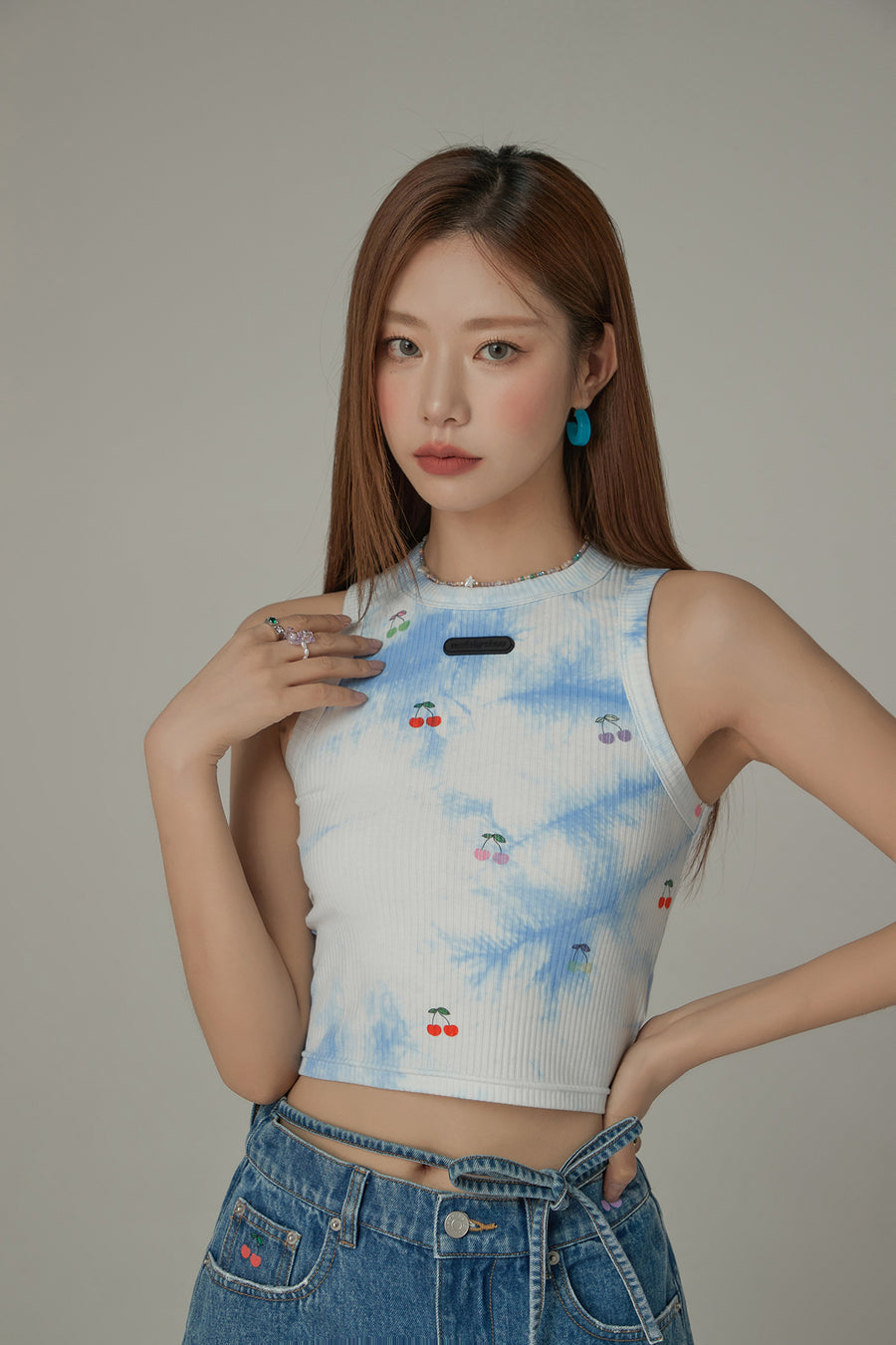 CHUU Light Tie Dye Printed Cherries Crop Sleeveless Top