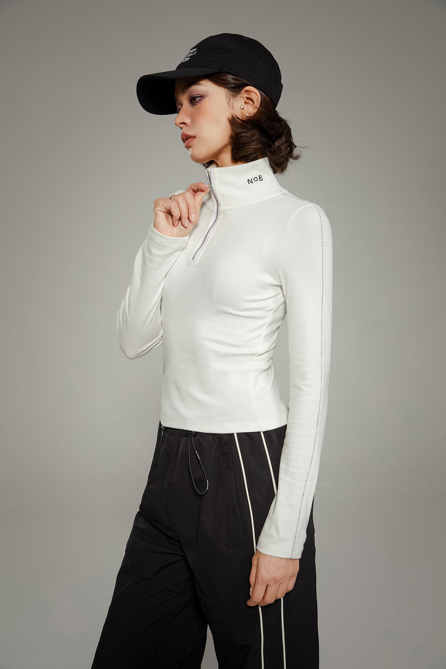 CHUU Half Zip Up High Neck Top