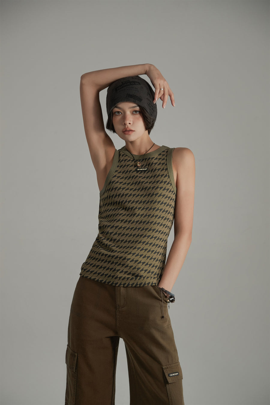 CHUU Color Contrast Trendy Slim Sleeveless Top