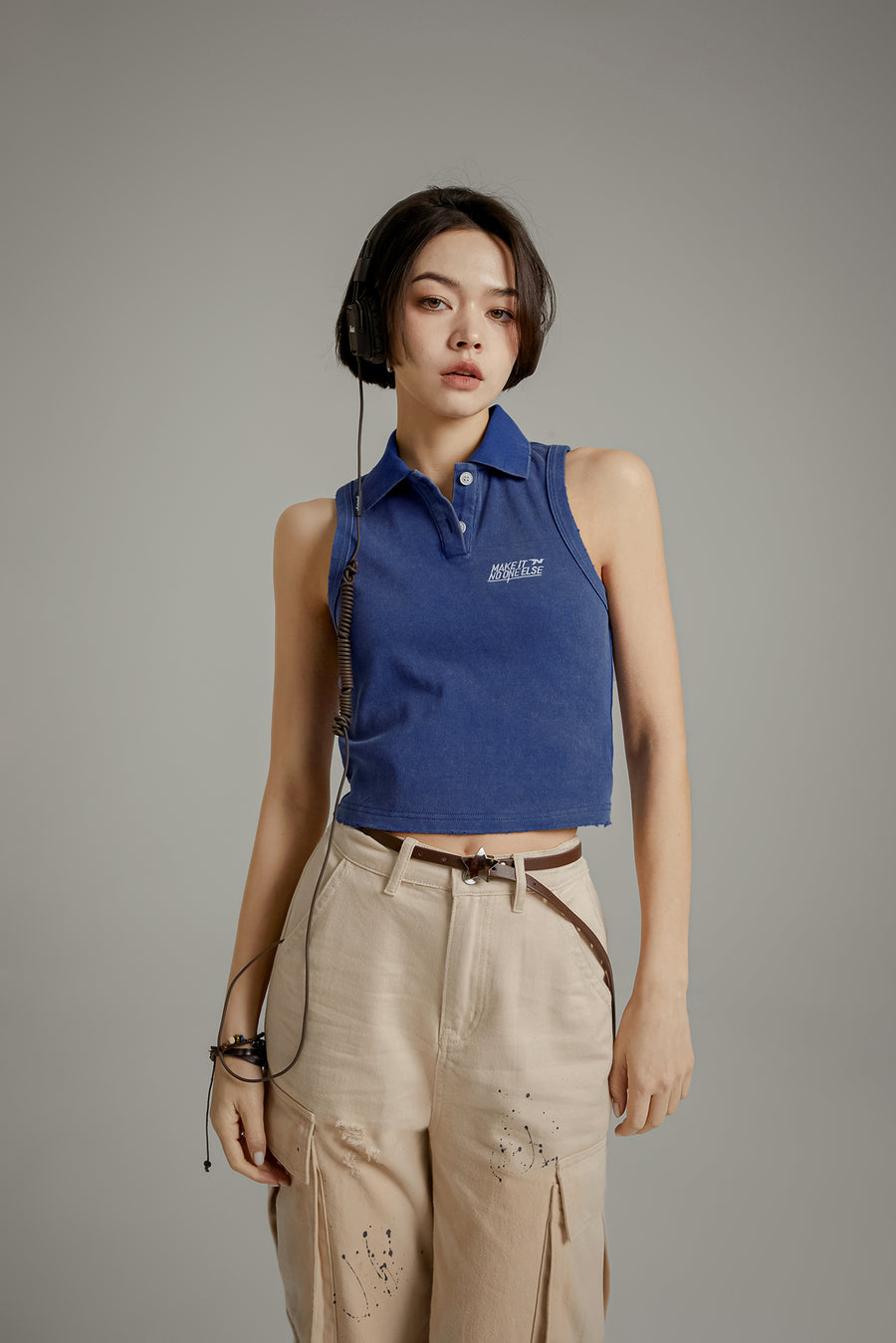 CHUU Polo Neck Button Sleeveless Crop Top