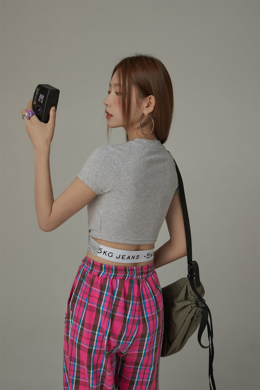 CHUU Embroidered Slim Back Cutout Cropped T-Shirt