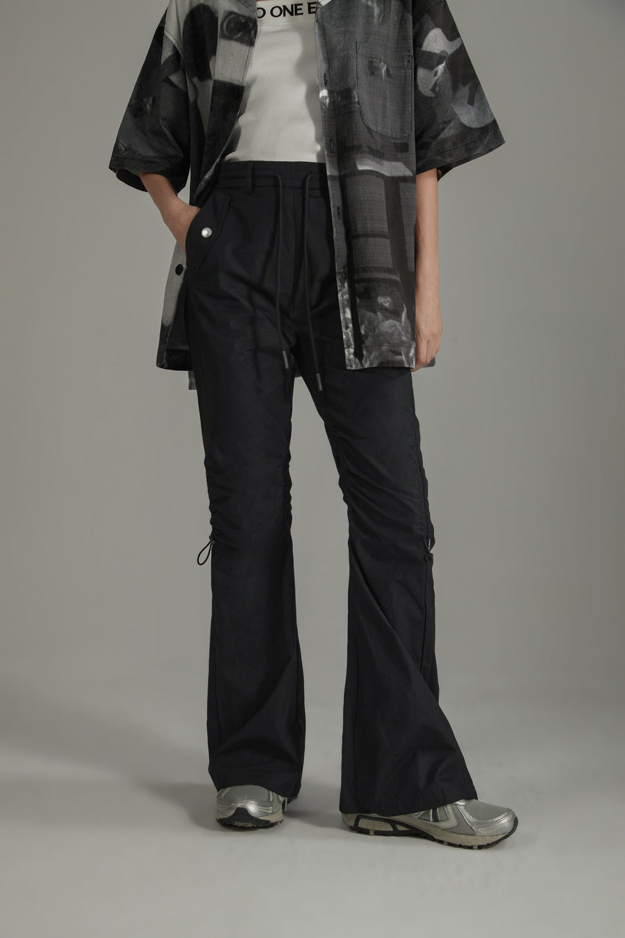 CHUU String Shirring Bootcut Cargo Style Pants