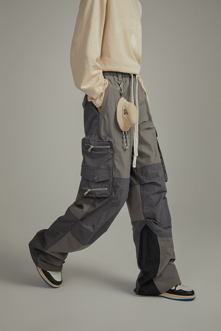 CHUU Color Matching Cargo Pants