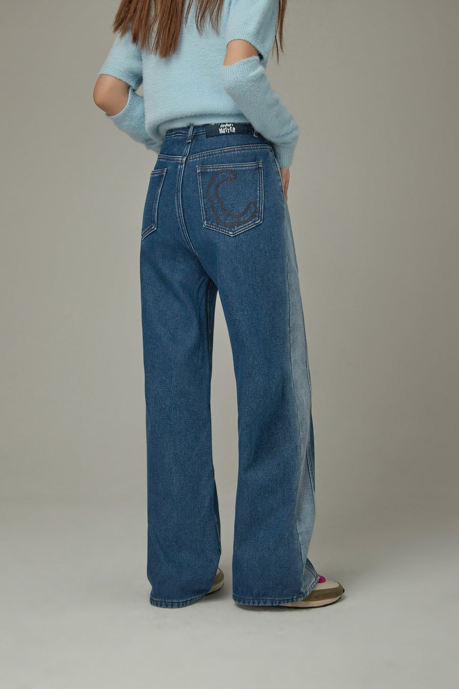 CHUU Color Matching Brushed Denim Jeans