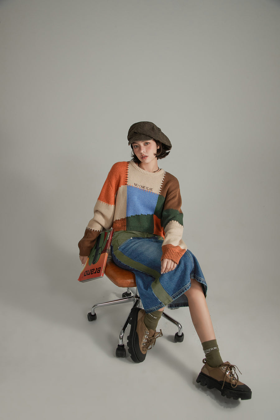 CHUU Color Patchwork Crop Knit Sweater