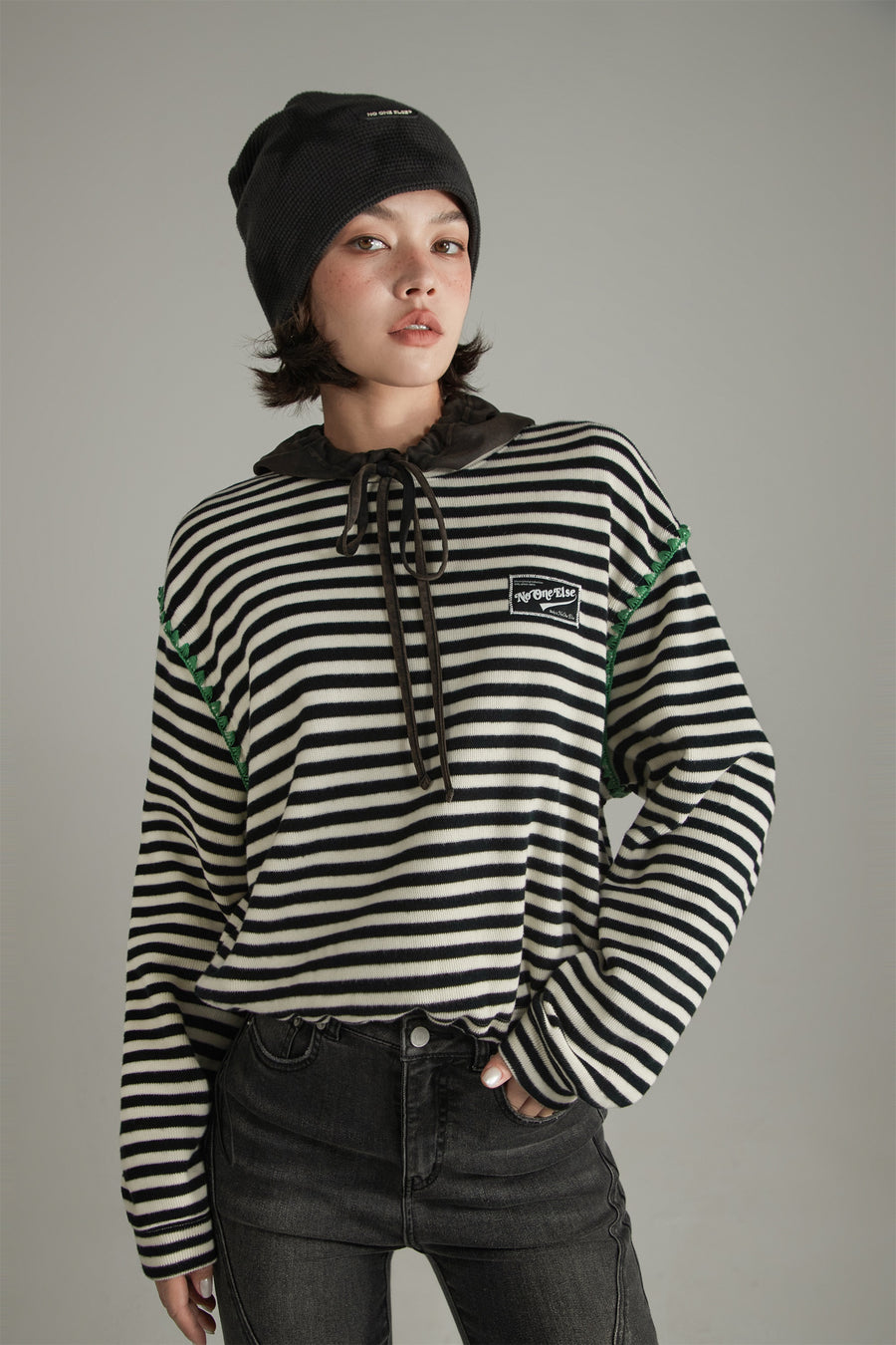 CHUU Stitch Stripe Simple Sweatshirt