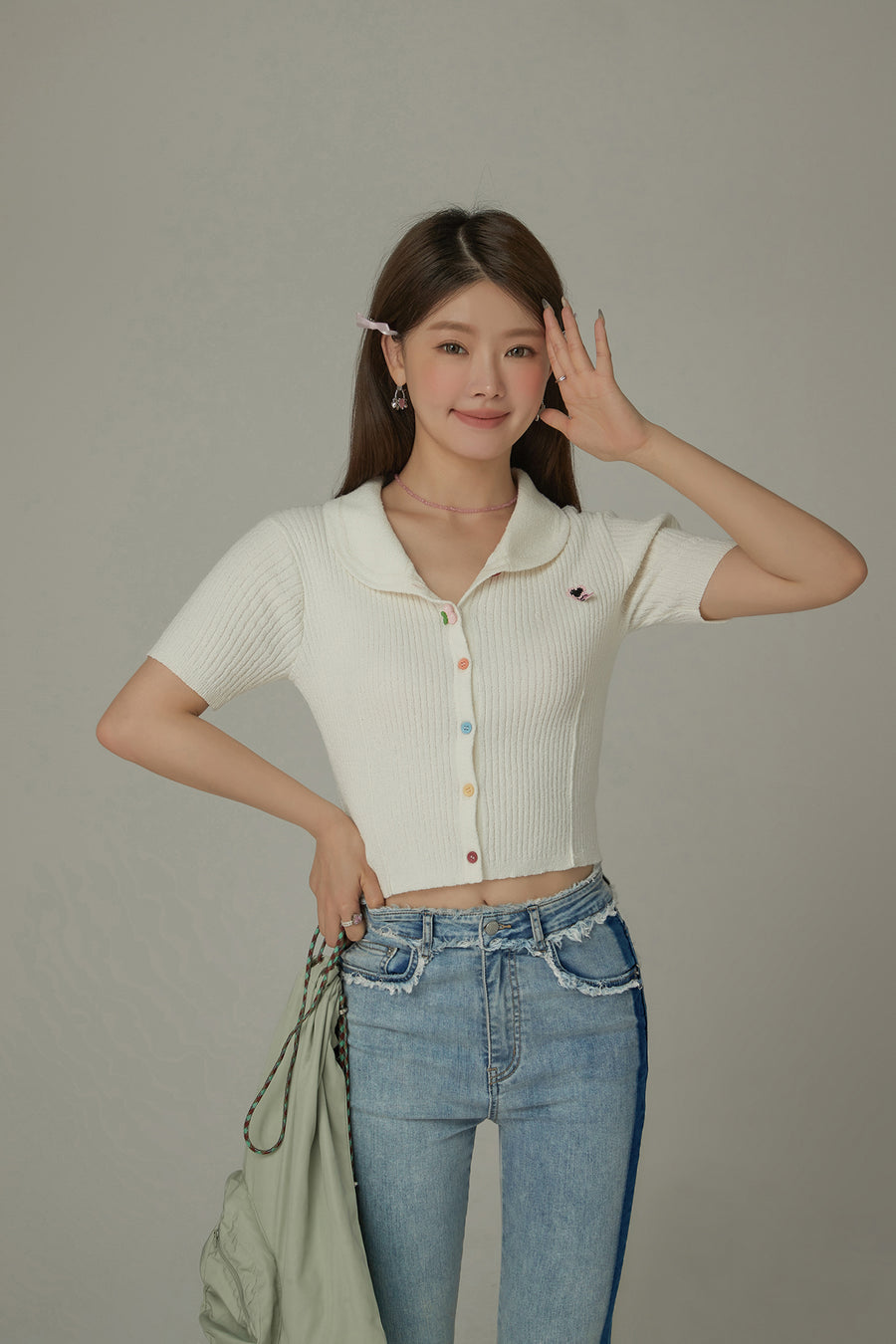 CHUU Rainbow Button Slim Crop Knit Top